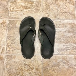 OluKai Thongs